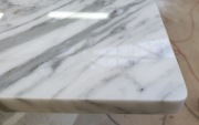 Parapety z marmuru na wymiar Producent