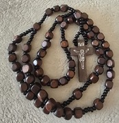 Różaniec drewniany z Watykanu. Naszyjnik. PREZENT dla Babci. Maj 2025(T).