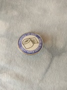 pin pinezka broszka  survival 