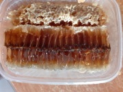 Plaster miodu. Miód w plastrach. Miód żywyj ramka