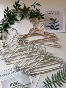 Zestaw 13 wieszaków