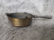 Stara mosiężna popielniczka z drewnianą rączką – vintage / retro