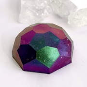 Orgonit kopuła z kamieniami naturalnymi - czaroit, ametyst, kryształ górski