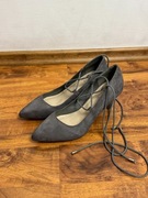 Czółenka w szpic na średnim obcasie zamszowe buty szare wiązane Ellos 40