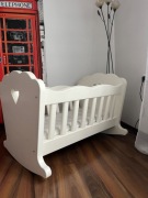 Kołyska drewniana niska Premium materac biała