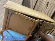 biała francuska komoda 