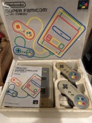 Konsola Nintendo Super Famicom - japoński SNES w pudełku z instrukcją