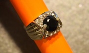 Masywny pierścionek z cyrkonią w czarnym kolorze ,nowy, rozmiar -19 