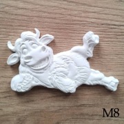 Wesoła krowa byczek na trawie figurka do malowania dla dzieci magnes z masy