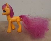 Figurka My Little Pony G5 Sunny Starscout 8 cm Hasbro 2021