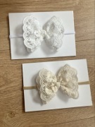 2 opaski bezuciskowe z kokardką koronkową biała beżowa sesja chrzest roczek