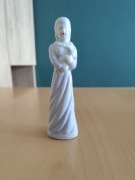 Figurka porcelanowa dama z króliczkiem 