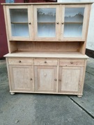 Antyczny kredens trzydrzwiowy oczyszczony