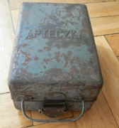 Metalowa apteczka PRL