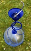 Piękna niebieska lampa wisząca