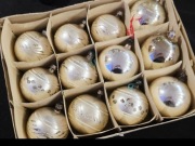 Bombki prl 12 szt retro srebrne  bańki okrągle ozdoby choinkowe vintage 