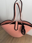 Torebka damska, typu koszyk