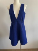 Nowa chabrowa sukienka, rozkloszowana z dekoltem, Missguided rozmiar M