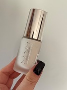 Nam rozświetlający rozjaśniacz do podkładu 