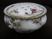 Porcelanowe naczynie do ikebany.