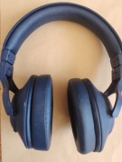 Słuchawki nauszne stereo.
