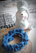 Niebieska gumka scrunchie 