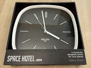 Zegar ścienny SPACE HOTEL London