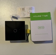 Inteligentny włącznik ścienny Wi-Fi z czarnym szklanym panelem dotykowym