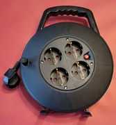 Przedłużacz bębnowy REV. 4 gniazda że stykiem ochronnym. 5 m długości. 