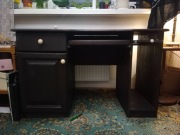 Biurko drewniane ciemny brąz z szufladami i półkami Żoliborz