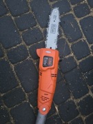 Pilarka do gałęzi Black Decker