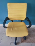 Fotel biurowy obrotowy żółty w bardzo dobrym stanie