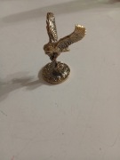 Figurka metalowa mosiądz Sowa długość 3 cm wysokość 5,5 cm