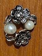 Zawieszka PERŁY i KWIATY wisiorek 2w1 naszywka 30 x 25 mm PUDEŁKO