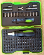 NITEO TOOLS zestaw bitów ze śrubokrętem + walizka