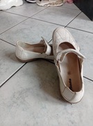 Bata mokasyny kremowe na płaskim obcasie skóra 42