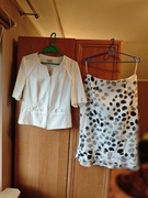 Żakiet ze spódnicą biało-czarny w kropki rozmiar L