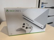 XBOX One S 1TB biała, mało używana, bdb stan + pad, gra