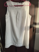 Suknia F&F biała len bez rękawów z haftem na dekolcie r. 42/44