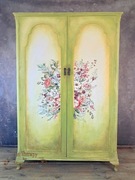 Szafa drewniana limonkowa w kwiaty