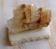 kryształ szczotka na podstawce z kamienia waga 350g