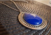 Naszyjnik z niebieskim kamieniem lapis 