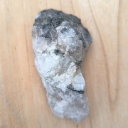 Kamień księżycowy tęczowy Madagaskar talizman podróżników 64,6 g 