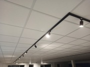 Sufit podwieszany kasetonowy Armstrong z montażem