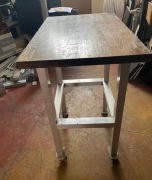 Stolik warsztatowy solidny na kółkach 