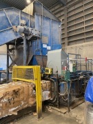 Belownica do śmieci odpadów , prasa hydrauliczna , zgniatarka do odpadów .