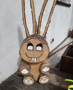 Zając ogrodowy z drewna