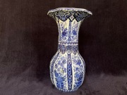 WAZON PORCELANOWY NA KWIATY syg. DELFTS C12