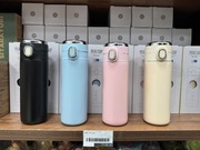 Kubek termos na napój z wyświetlaczem