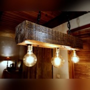 Masywny żyrandol do rustykalnych wnętrz